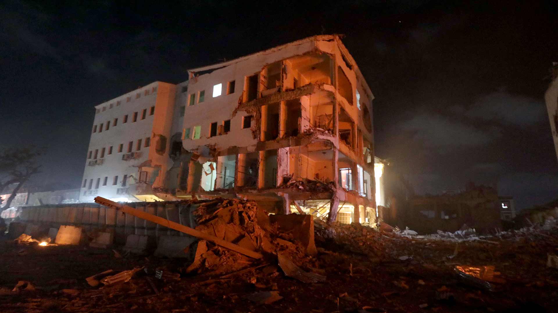 Enfrentamientos y tiroteos en Mogadiscio tras un atentado que ha dejado más de 20 muertos