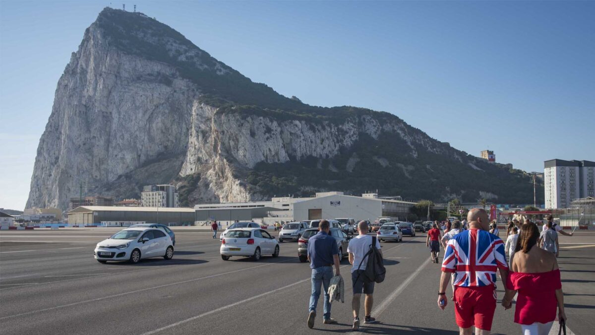 España y Reino Unido firman el Tratado fiscal para Gibraltar, el primero desde 1713