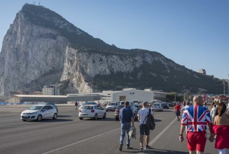 España y Reino Unido firman el Tratado fiscal para Gibraltar, el primero desde 1713