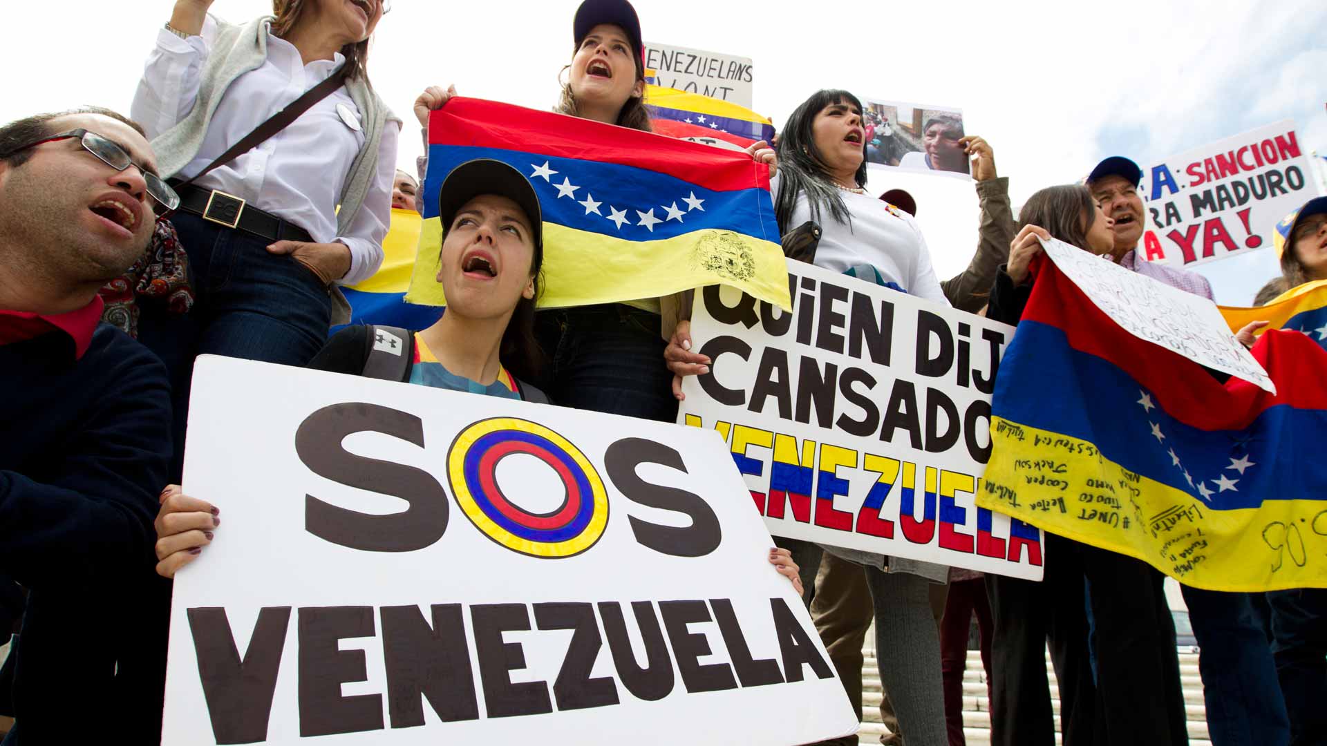 Estados Unidos prohíbe entrar al país a 340 venezolanos, 107 allegados a Maduro