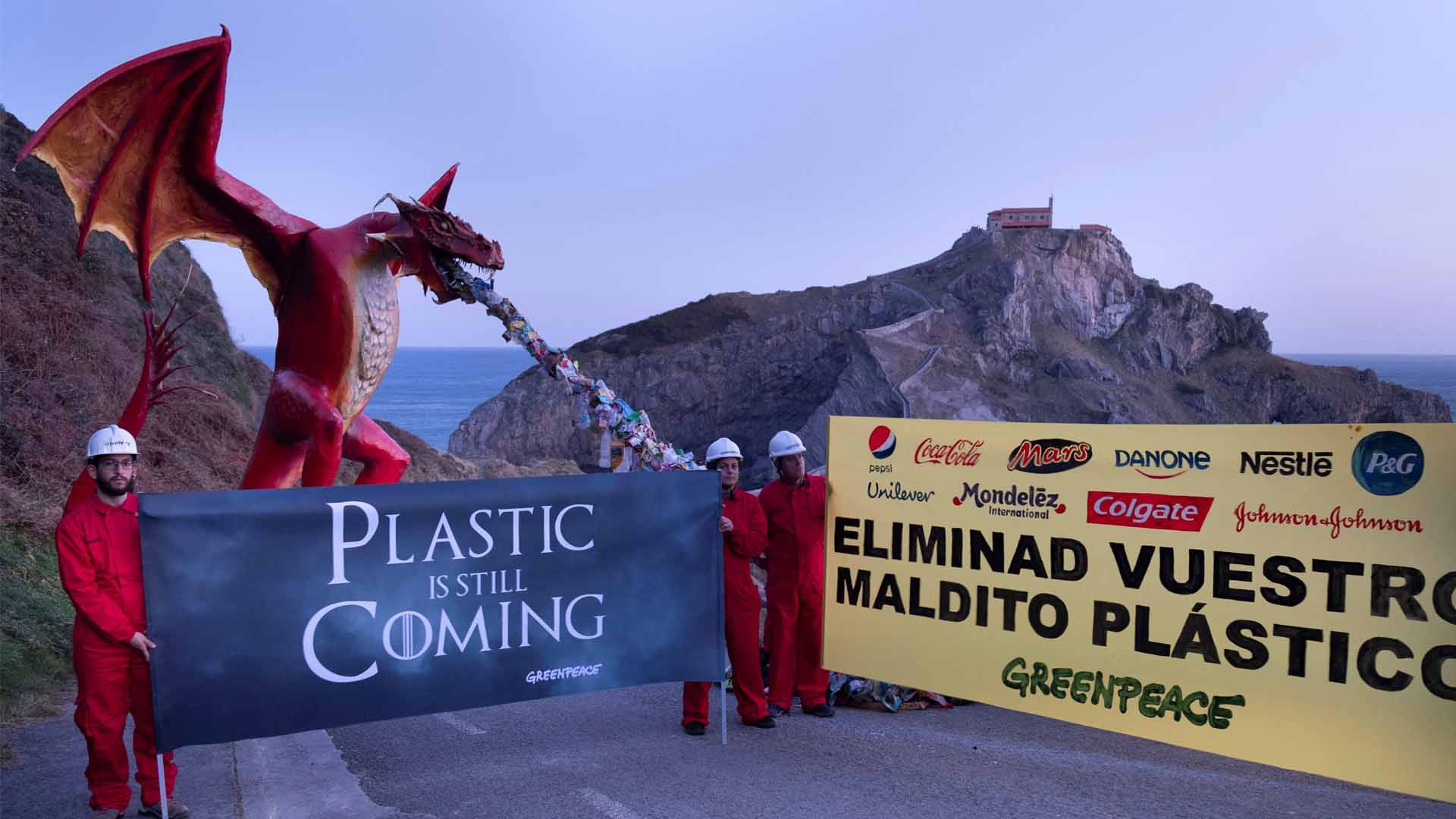 Greenpeace protesta contra los plásticos en el escenario de 'Rocadragón' de Juego de Tronos