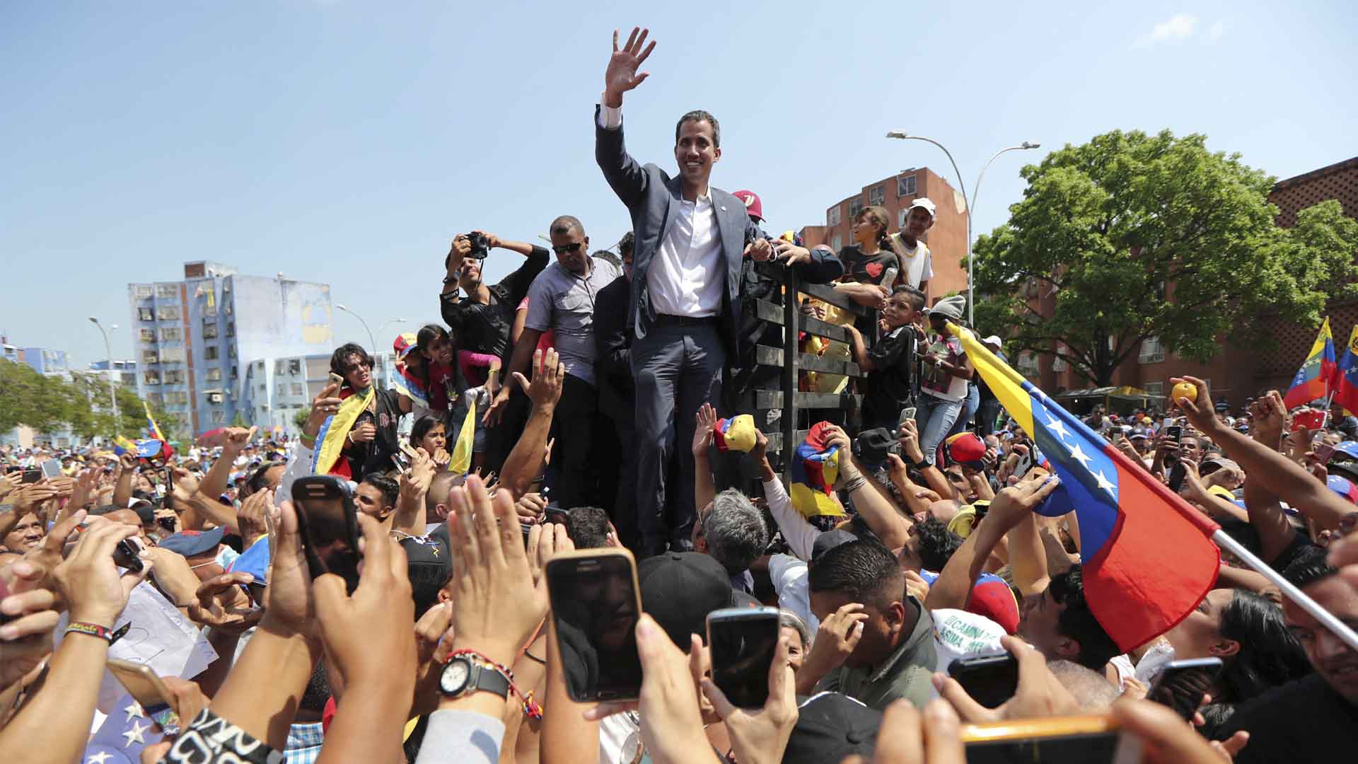 Guaidó activa la "operación libertad" para sacar a Maduro del poder