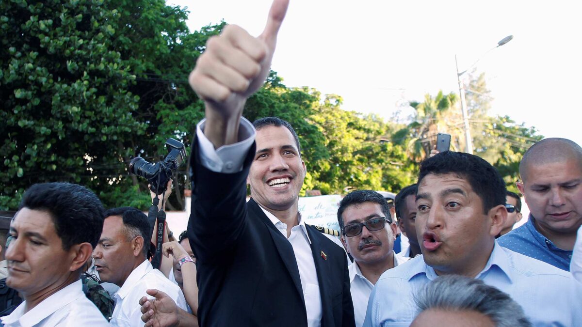 Guaidó convoca concentraciones contra Maduro mientras regresa a Venezuela