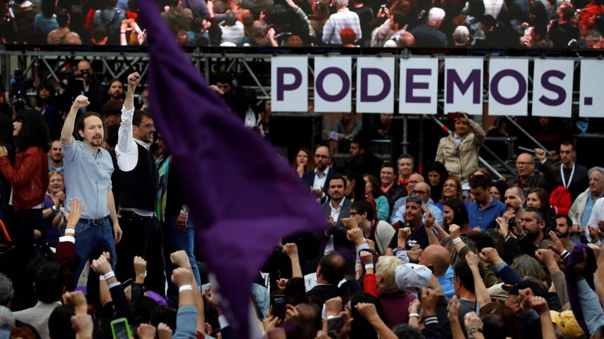 Iglesias, recibido con gritos de «sí se puede» en su vuelta tras la baja