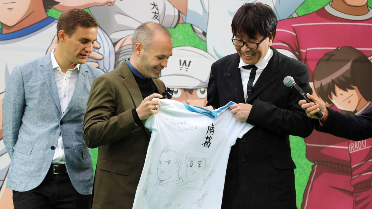 Iniesta presenta la redecoración dedicada a ‘Oliver y Benji’ de una estación en Tokio