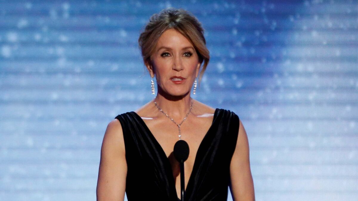 La actriz Felicity Huffman, entre los detenidos por una trama de fraude universitario