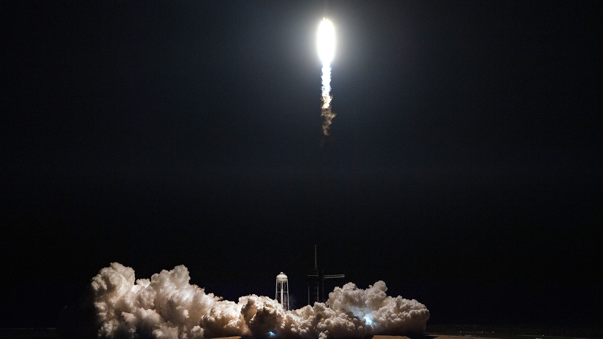 La cápsula Dragon de SpaceX se acopla a la Estación Espacial Internacional