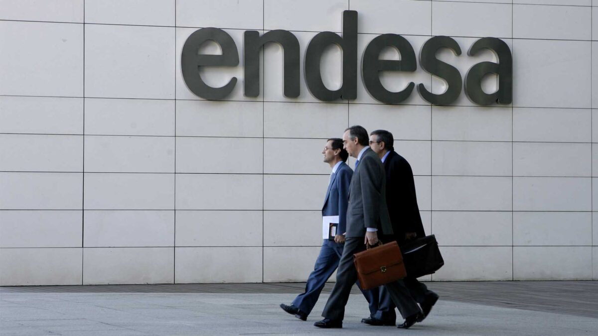 La CNMC multa a Endesa con 40.000 euros por incumplir los requisitos de contratación