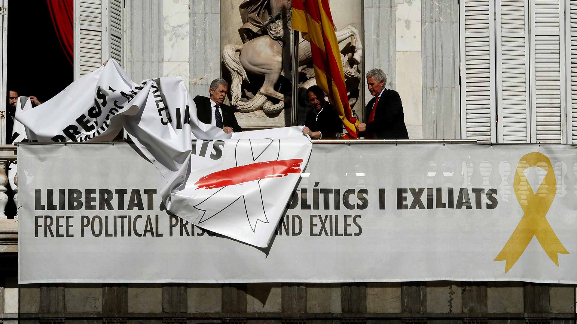 La Junta Electoral ordena al Gobierno catalán retirar «de manera inmediata» los símbolos «partidistas»