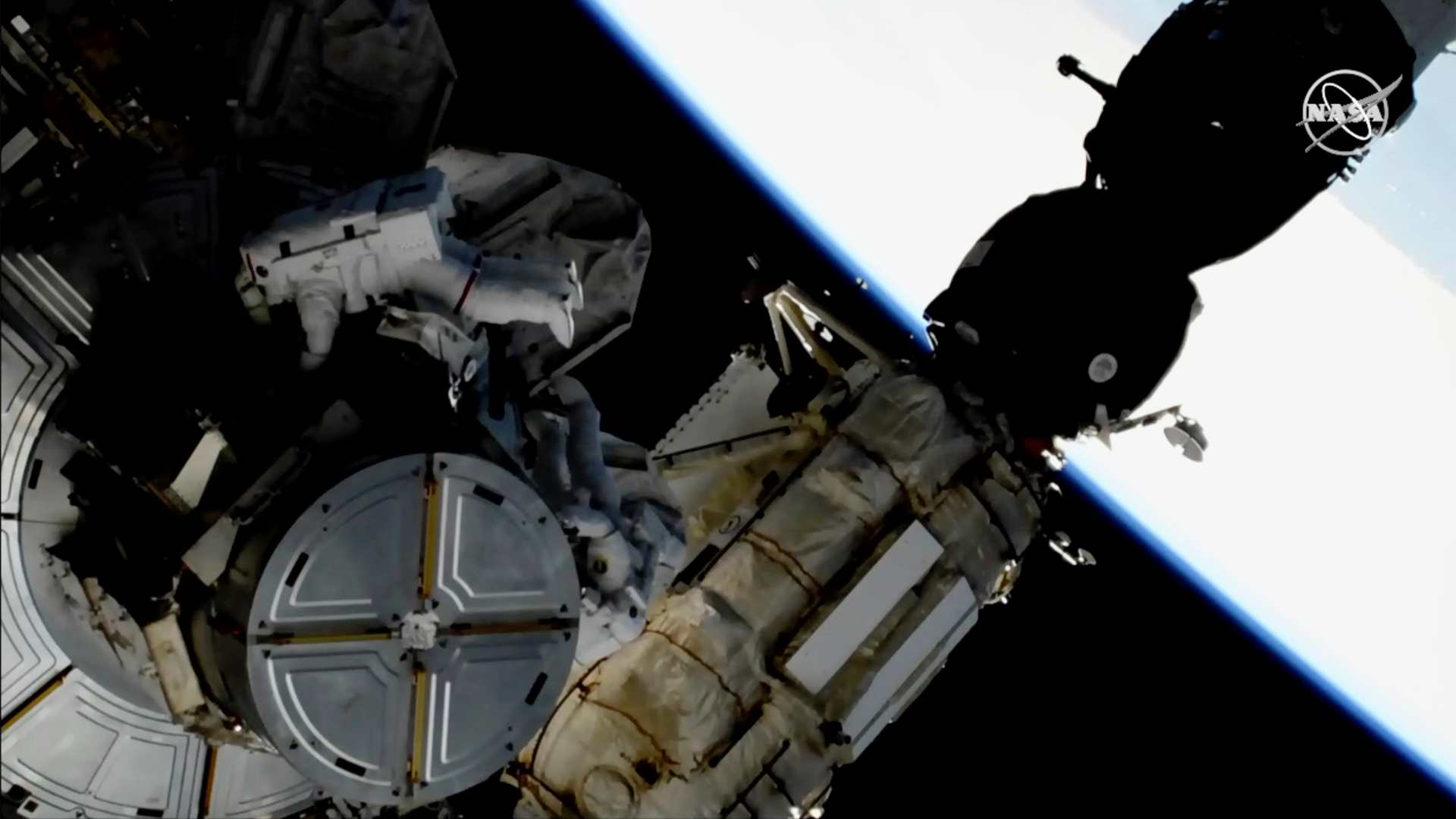 La NASA cancela el primer paseo espacial femenino por falta de tallas para los trajes
