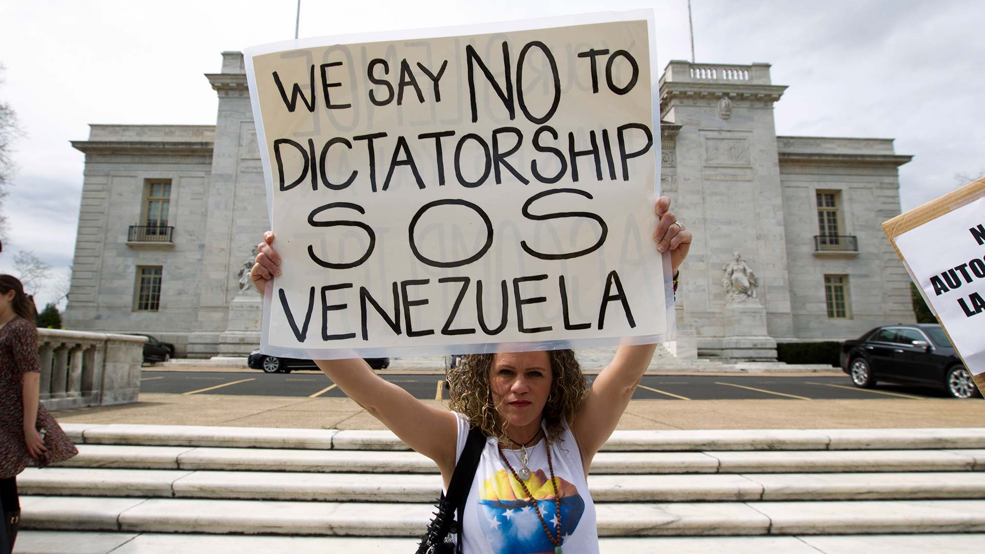 La oposición calcula que Venezuela necesita 70.000 millones de dólares para empezar a operar