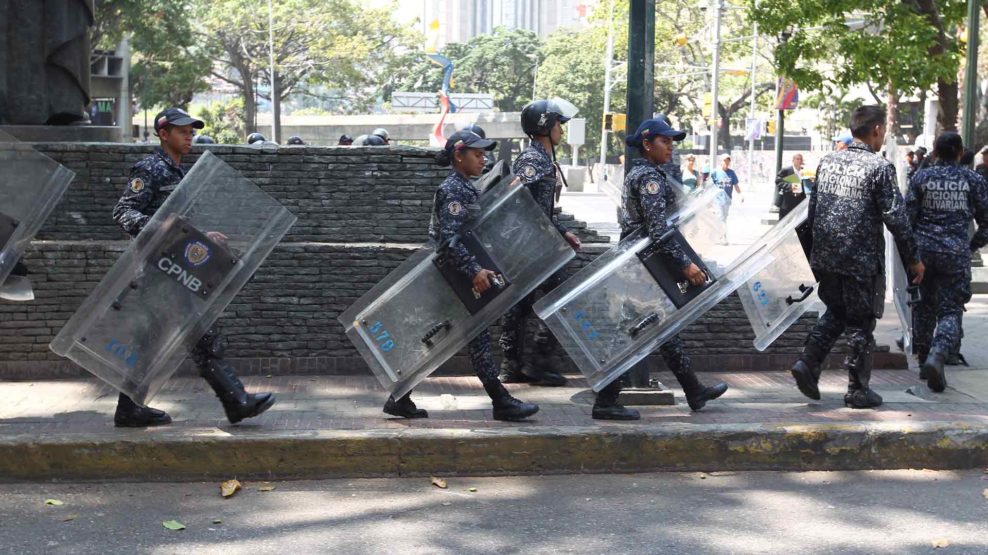 La Policía Bolivariana impide una marcha de trabajadores públicos que apoyan a Guaidó