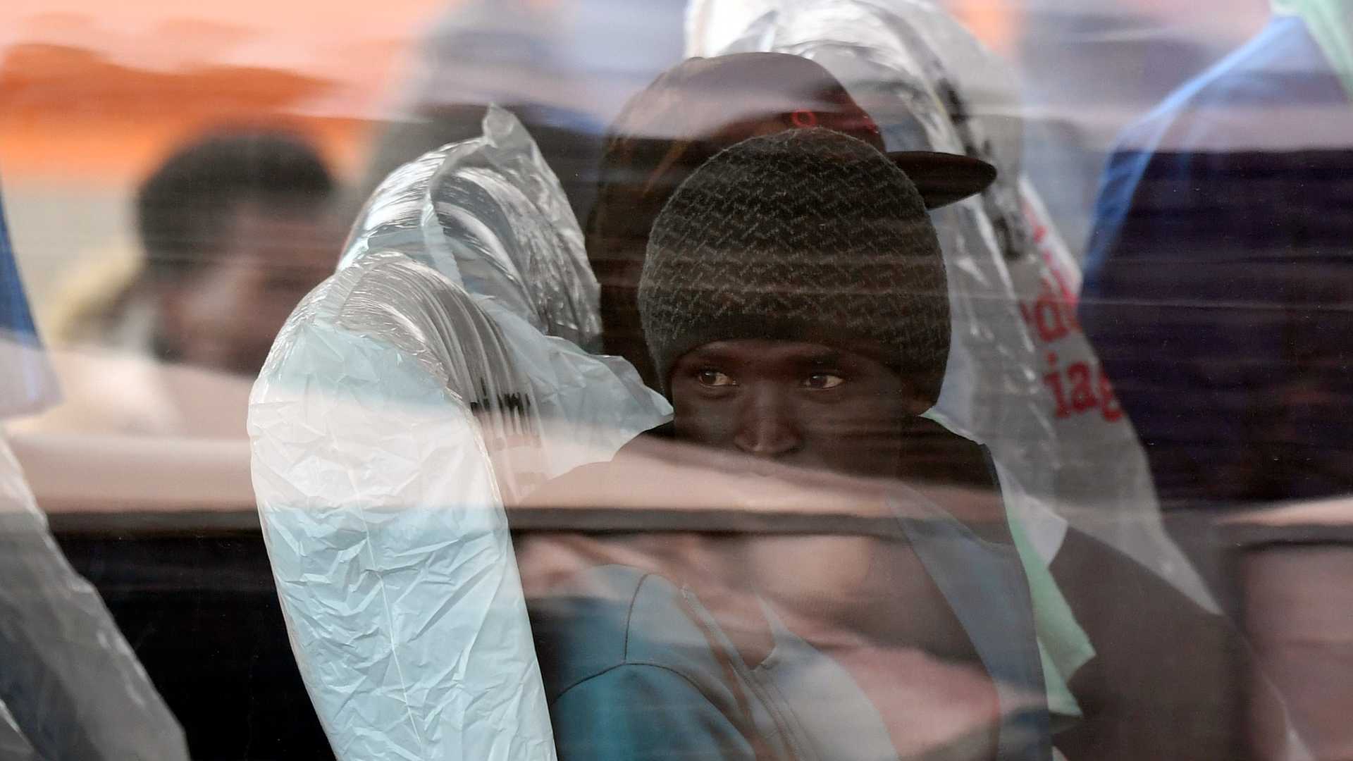 La UE deja sin barcos la misión de lucha contra las redes de tráfico de migrantes en el Mediterráneo