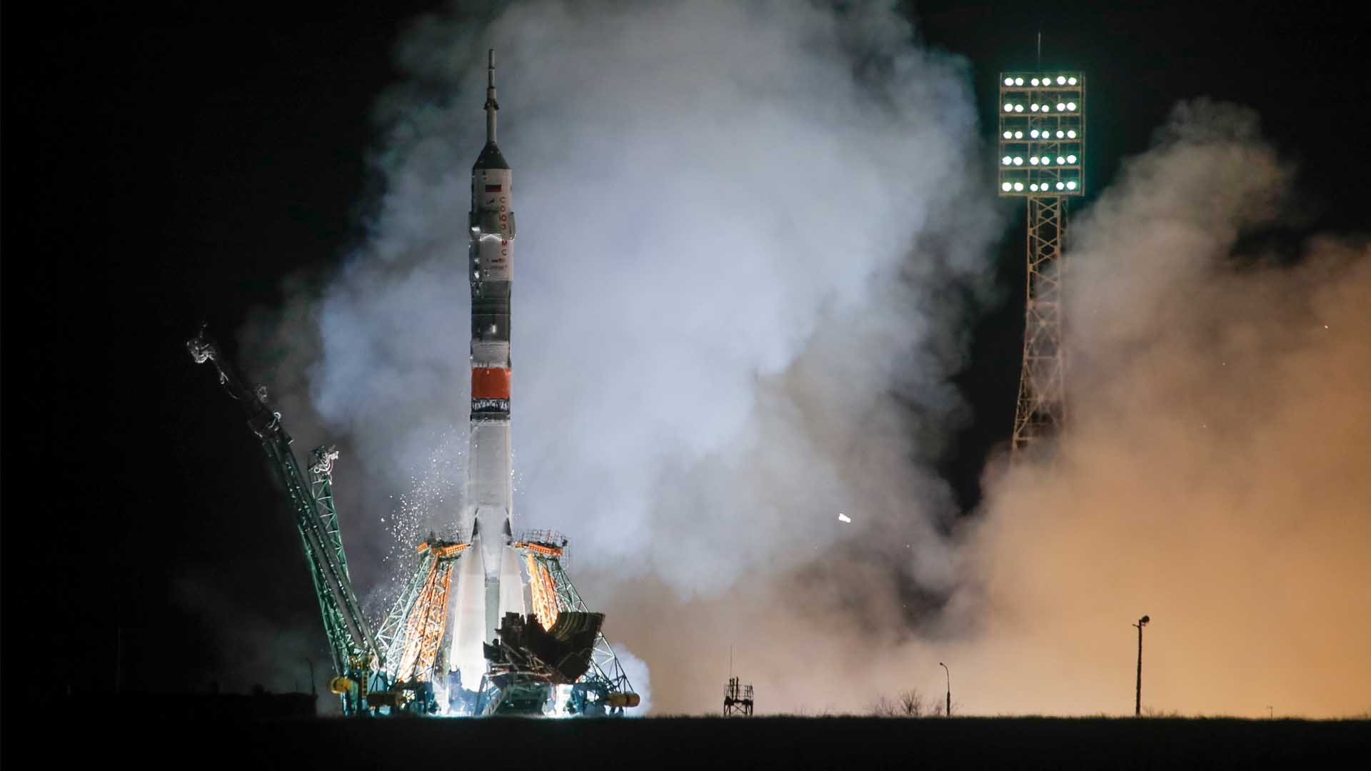 Lanzada con éxito la nave tripulada rusa Soyuz MS-12 con destino a la EEI