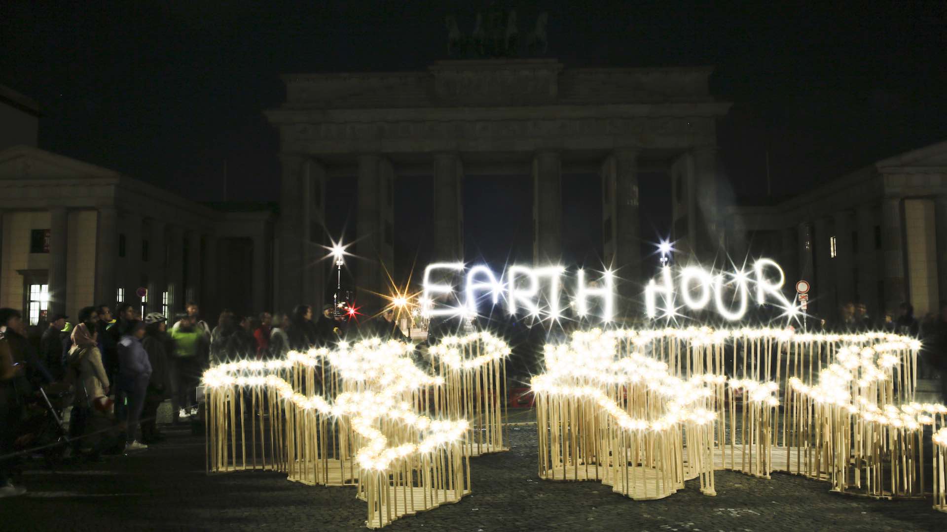 Las luces de miles de ciudades se apagan por la Hora del Planeta