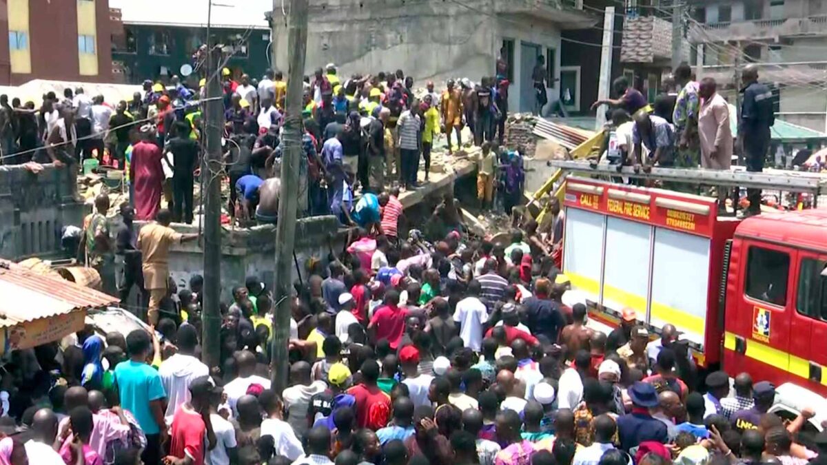 Al menos 12 muertos, la mayoría niños, al derrumbarse una escuela en Nigeria