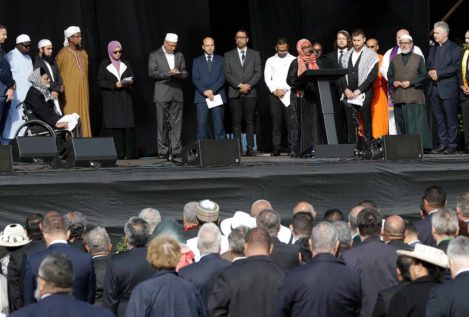 Nueva Zelanda recuerda a las víctimas del atentado y hace un llamamiento contra el racismo