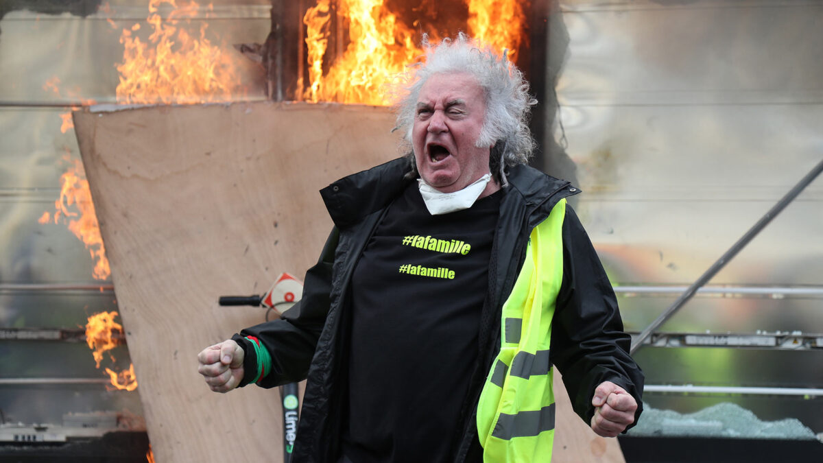 Prohíben a los chalecos amarillos manifestarse en los Campos Elíseos de París