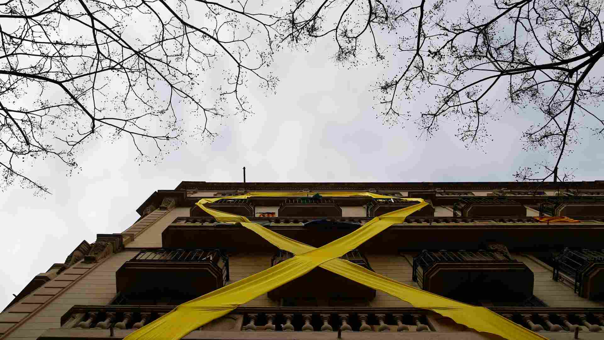 Torra desafía a la Junta Electoral Central y no retira el lazo amarillo de la Generalitat