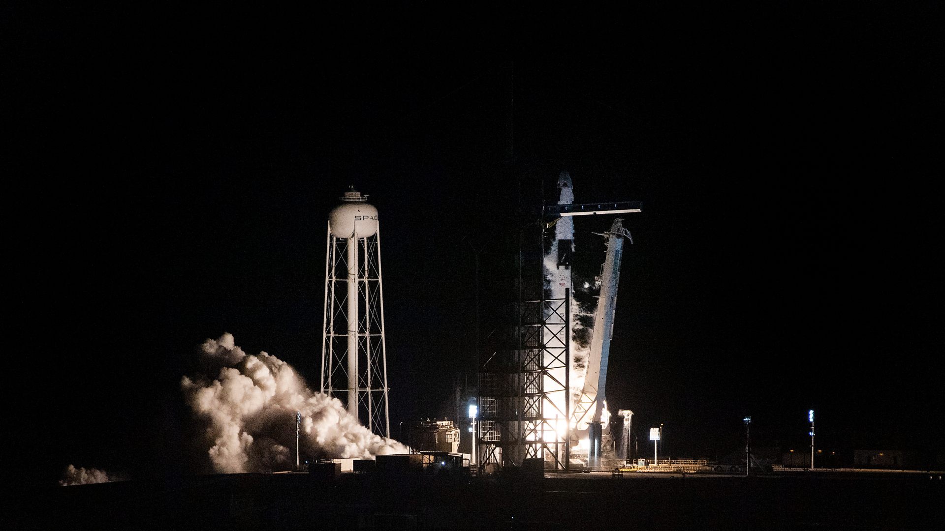 SpaceX lanza a la Estación Internacional su primera cápsula diseñada para tripulación