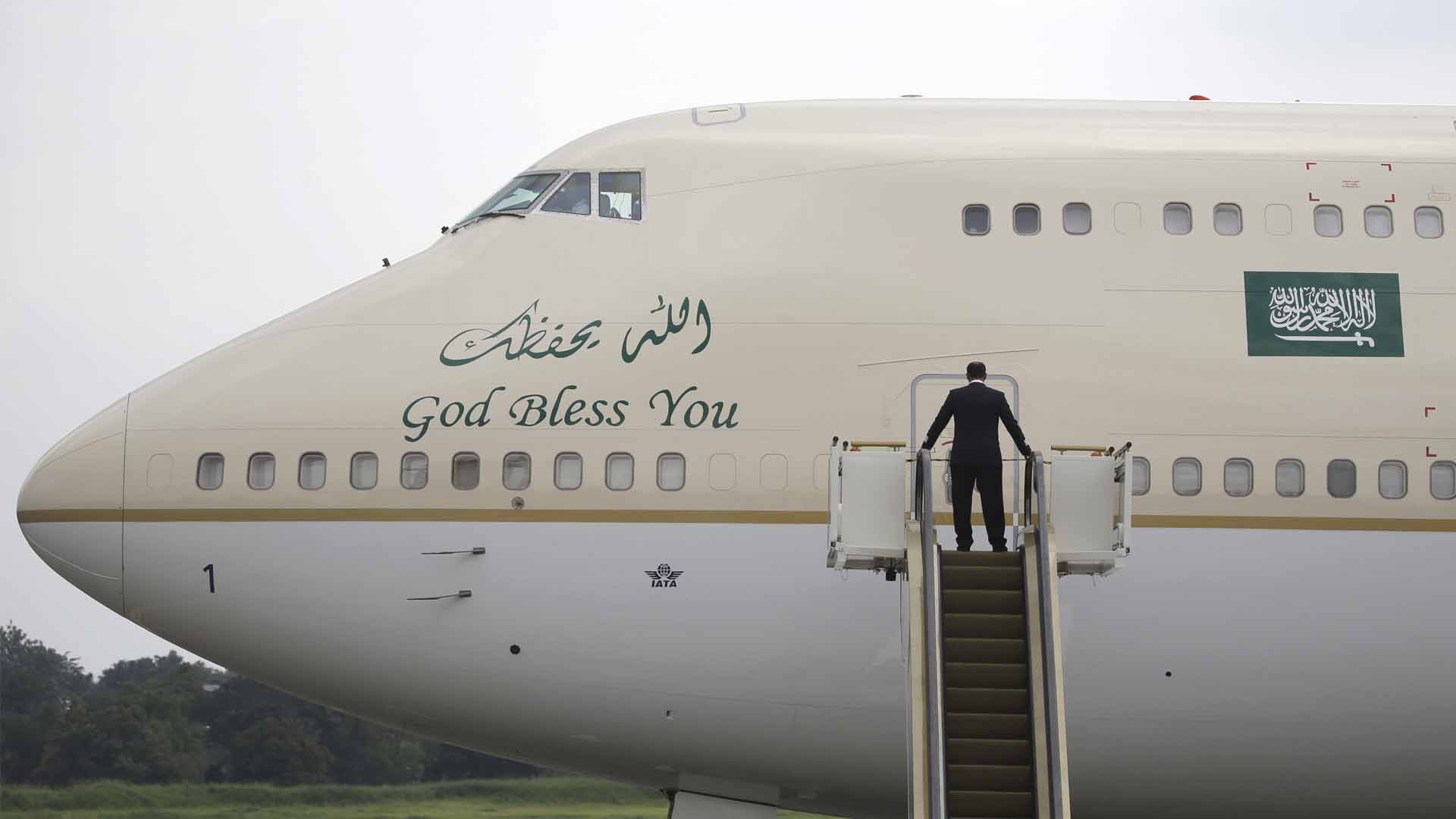 Un avión saudí regresa al aeropuerto después de que una madre olvidara a su hijo