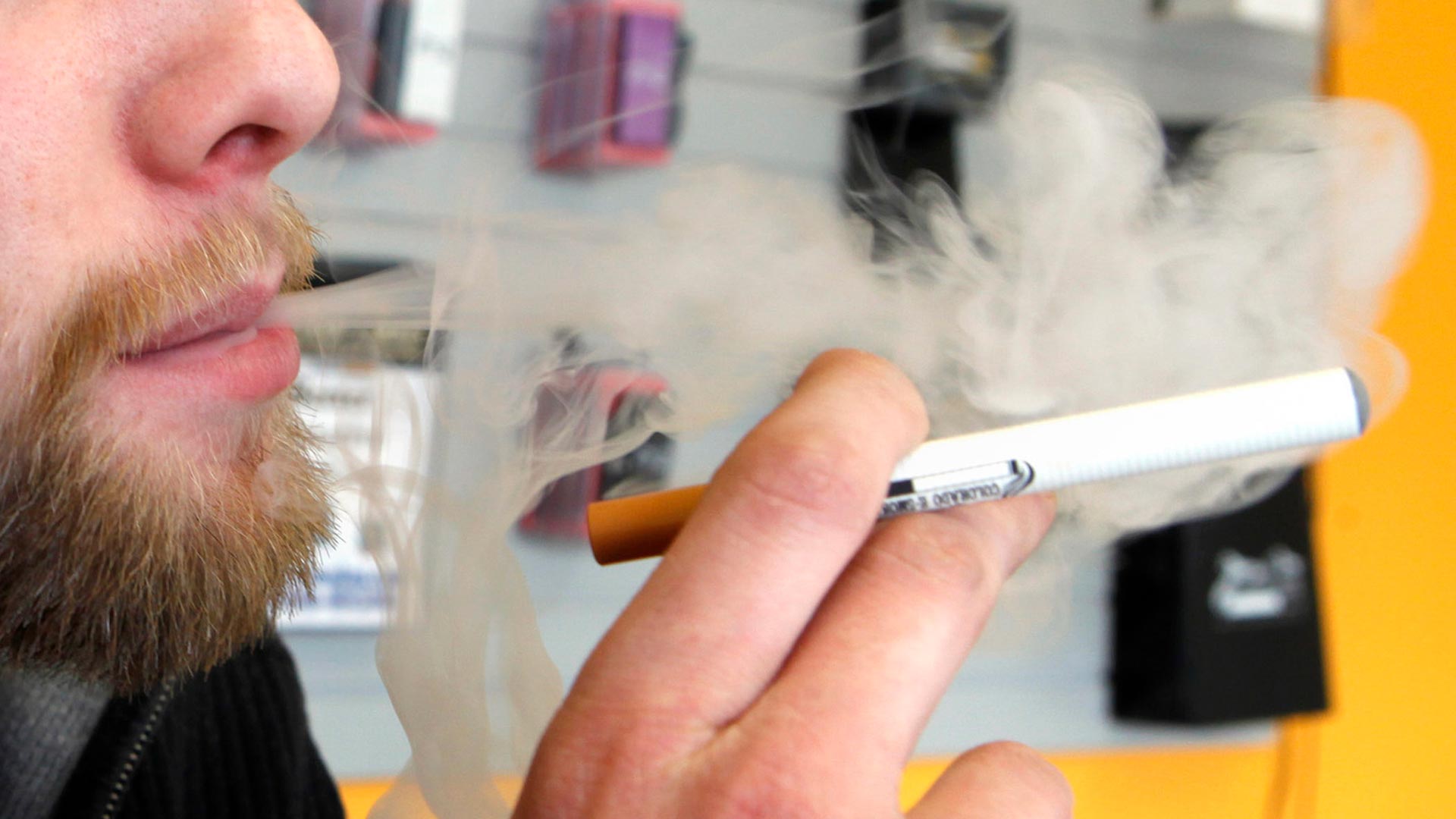 Un estudio vincula los cigarrillos electrónicos con los problemas cardíacos