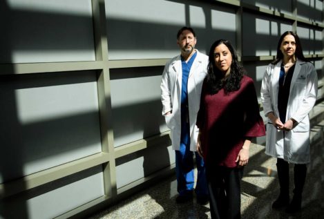 Un grupo de cirujanos de EEUU realiza el primer trasplante de riñón de un donante vivo con VIH
