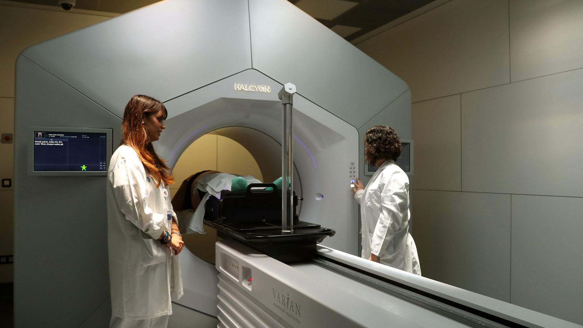 Un grupo de médicos utiliza por primera vez en España la radioterapia para curar arritmias