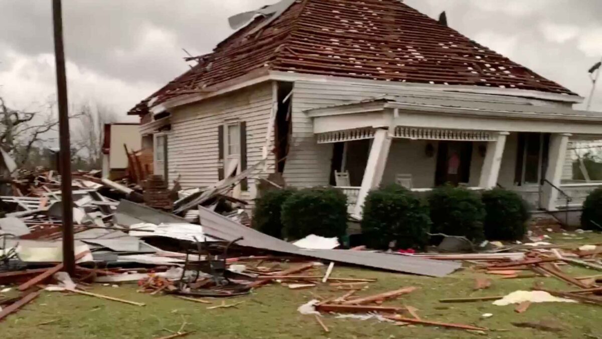 Varios tornados causan más de 20 muertos en Alabama