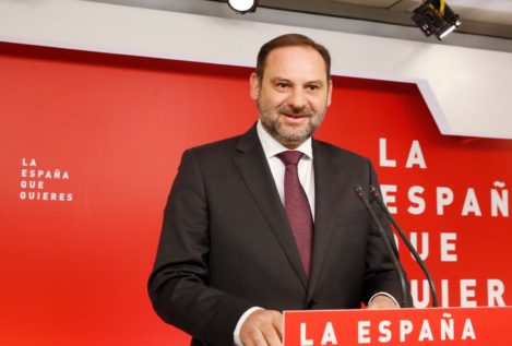 Ábalos ratifica la voluntad del PSOE de gobernar acuerdo a acuerdo y tiende la mano a Cs