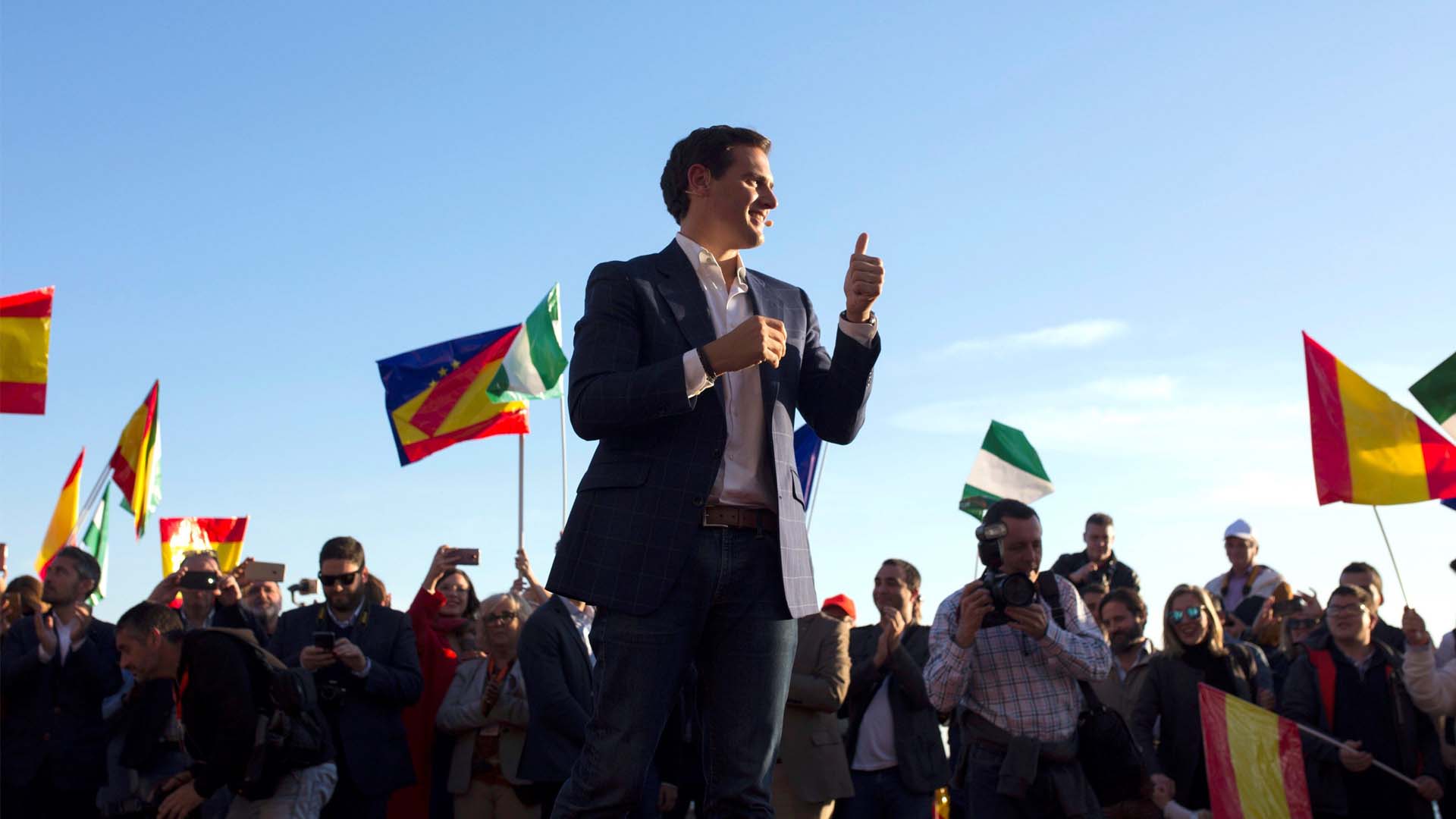 Rivera se compromete a impulsar una tarjeta sanitaria única para toda España y un pacto por la educación