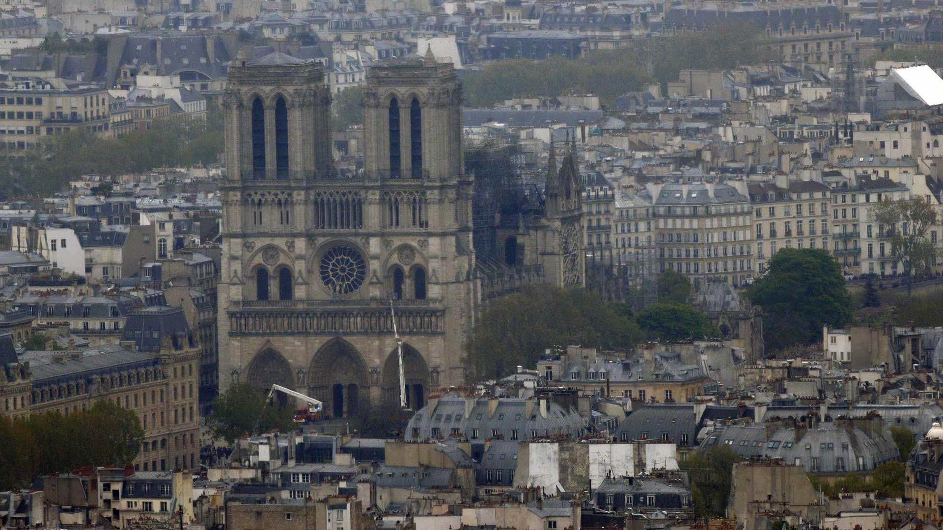 Desde Gucci a Louis Vuitton, las grandes fortunas se movilizan para reconstruir Notre Dame