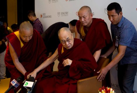 El Dalai Lama es ingresado en un hospital por una infección respiratoria