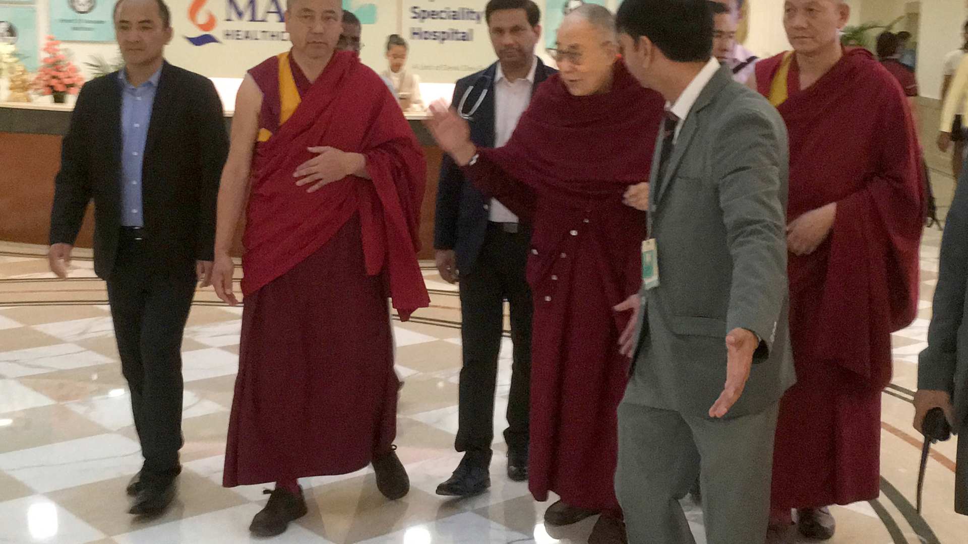El Dalai Lama sale del hospital donde estaba ingresado por una infección respiratoria