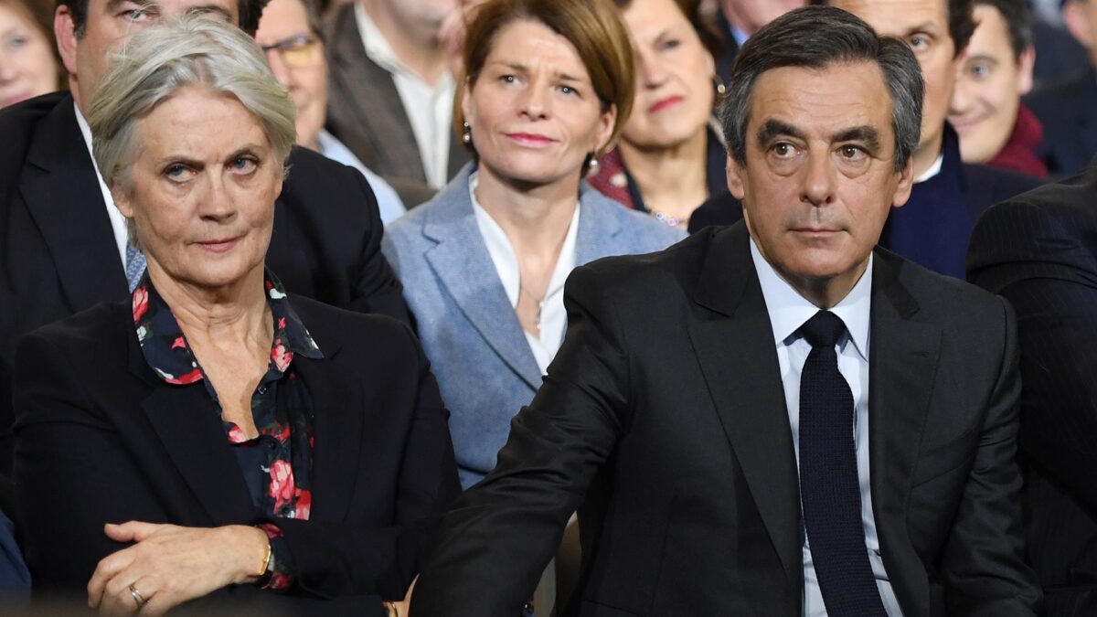 El ex primer ministro francés François Fillon irá a juicio por el caso de los empleos ficticios