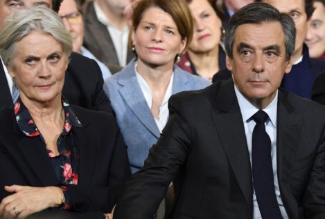 El ex primer ministro francés François Fillon irá a juicio por el caso de los empleos ficticios