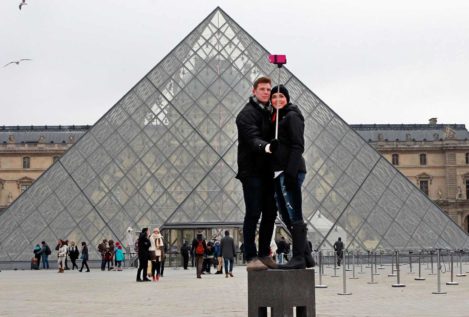 El Louvre sortea con Airbnb una noche soñada a los pies de la Mona Lisa