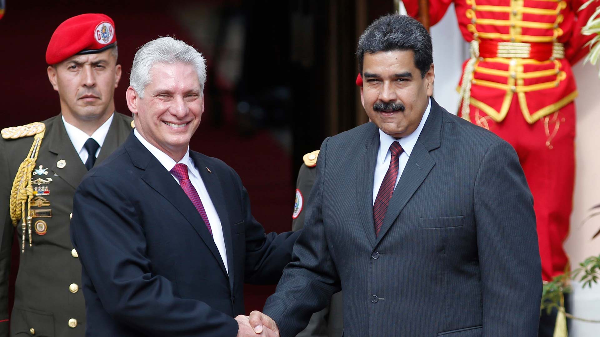 El ministro de Defensa de Maduro y el presidente de Cuba comparten un tuit idéntico