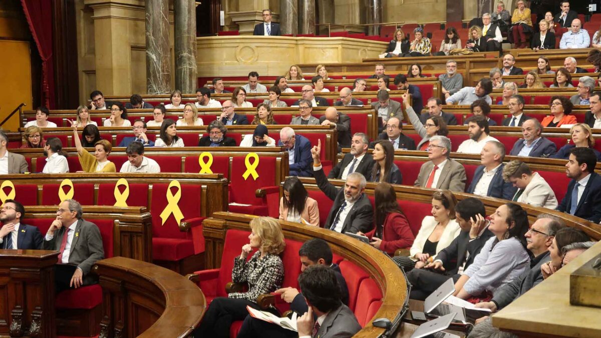 El Parlament amenaza con una cuestión de confianza a Torra si no convoca elecciones