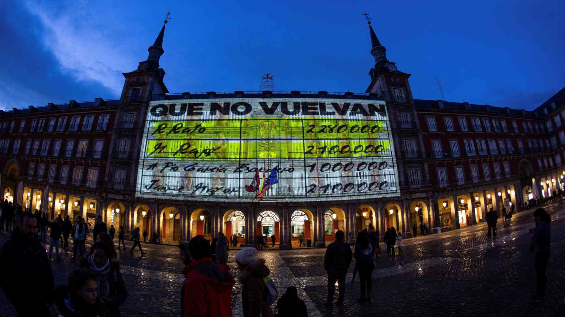 Podemos se atribuye las imágenes proyectadas en la Plaza Mayor de Madrid
