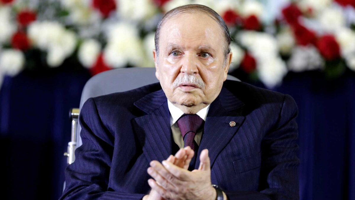 El presidente de Argelia, Abdelaziz Bouteflika, presenta su renuncia