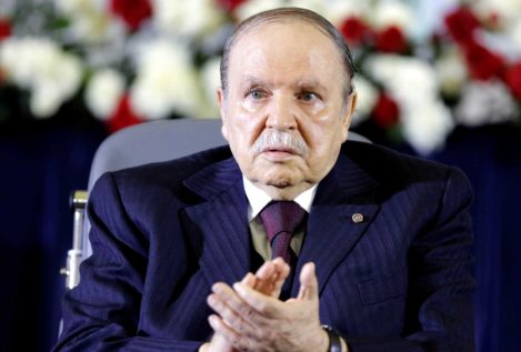 El presidente de Argelia, Abdelaziz Bouteflika, presenta su renuncia
