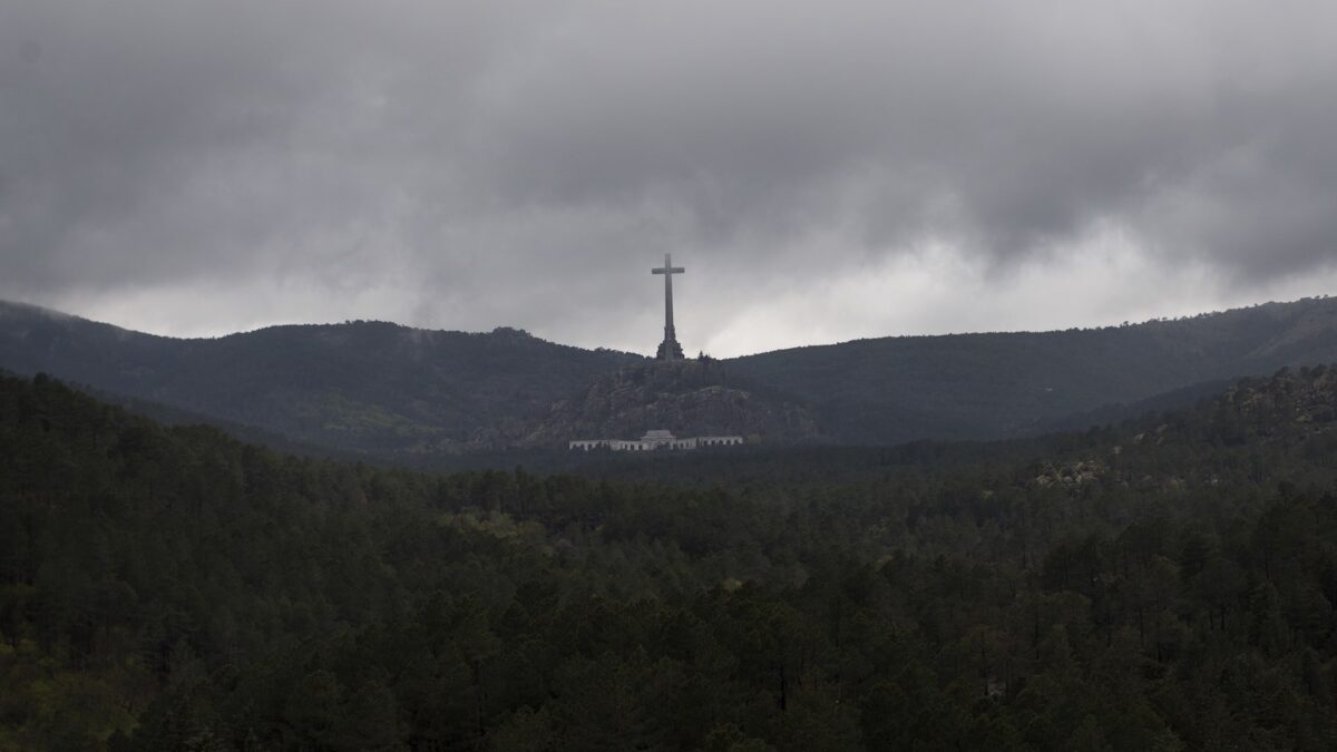 El Supremo pide al Gobierno el último acuerdo de exhumación de Franco antes de decidir si la paraliza