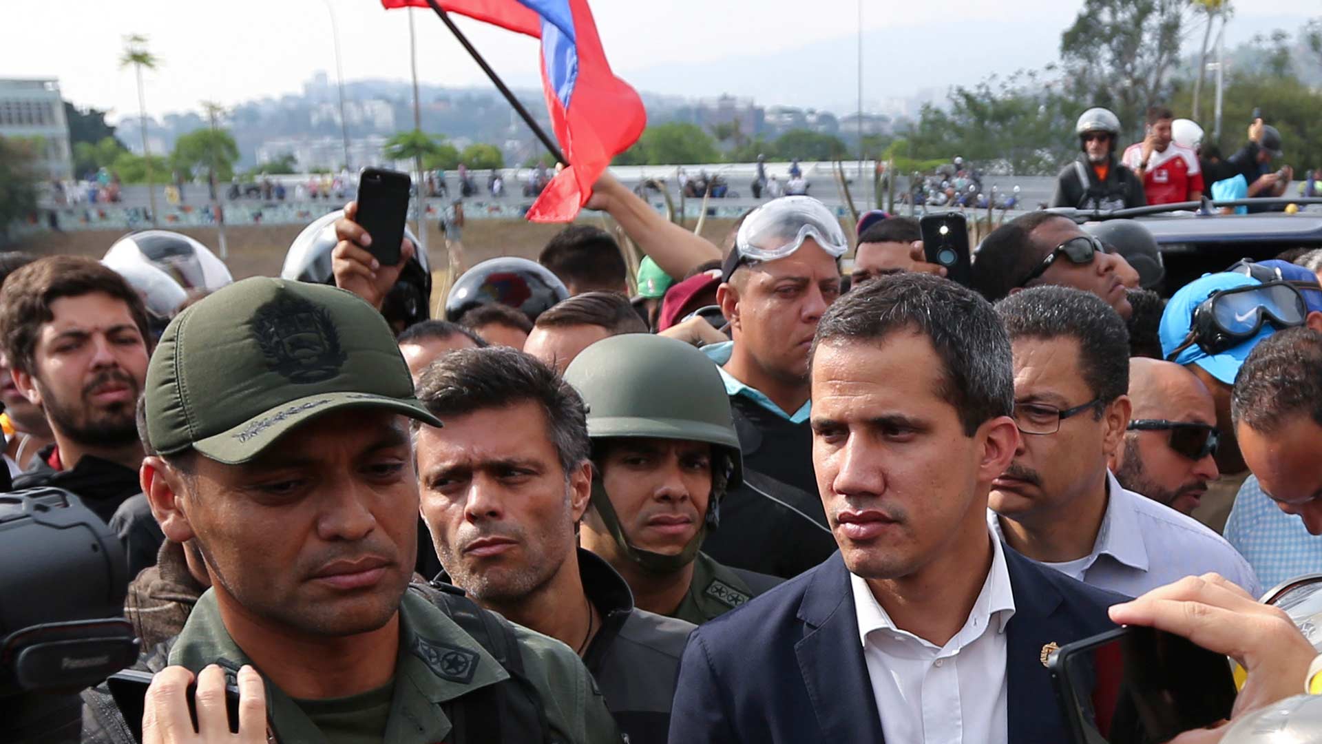En menos de un minuto: Guaidó libera a Leopoldo López y Casado define a Vox como "extrema derecha"