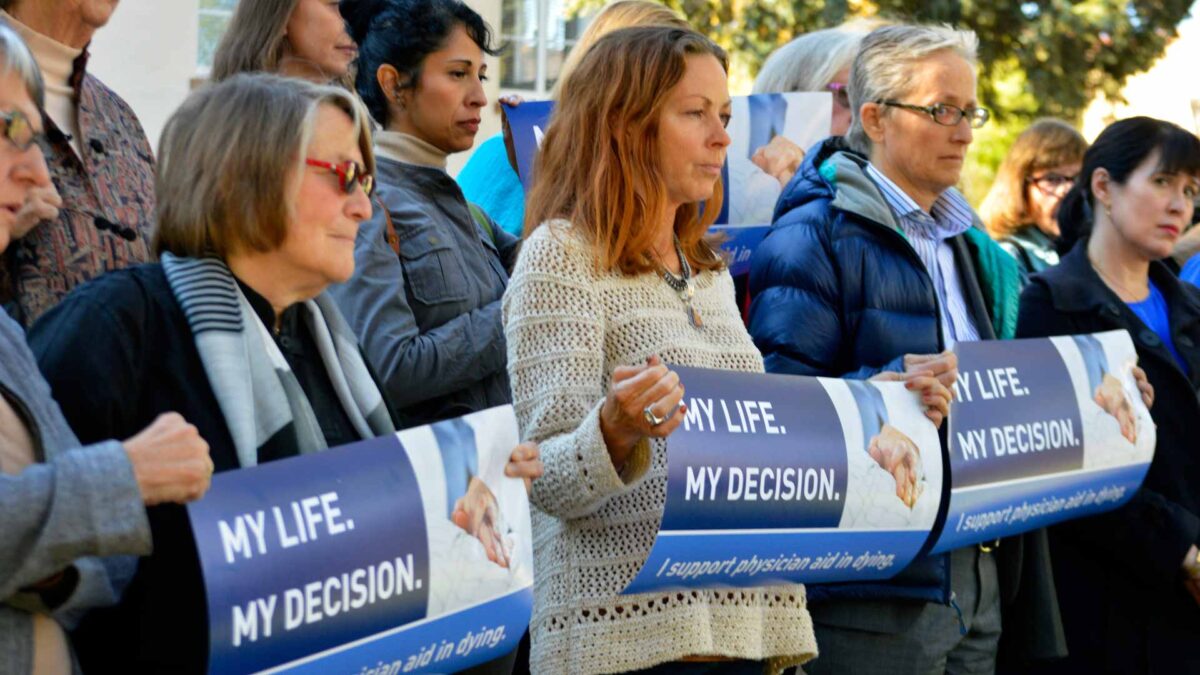 En menos de un minuto: La muerte de María José Carrasco y la detención de su marido reabren el debate sobre la eutanasia