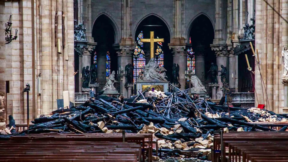 En menos de un minuto: Notre Dame a salvo tras el incendio y la Junta Electoral suspende el debate a cinco