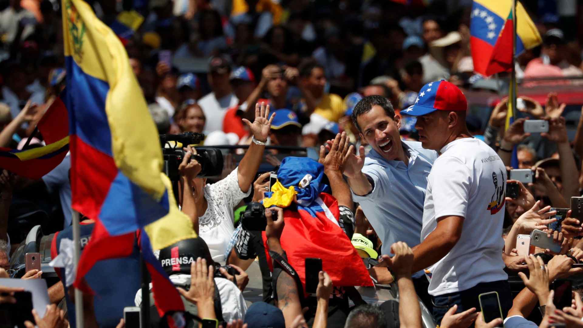 Guaidó inicia la "fase definitiva" para sacar a Maduro del poder y convoca más protestas