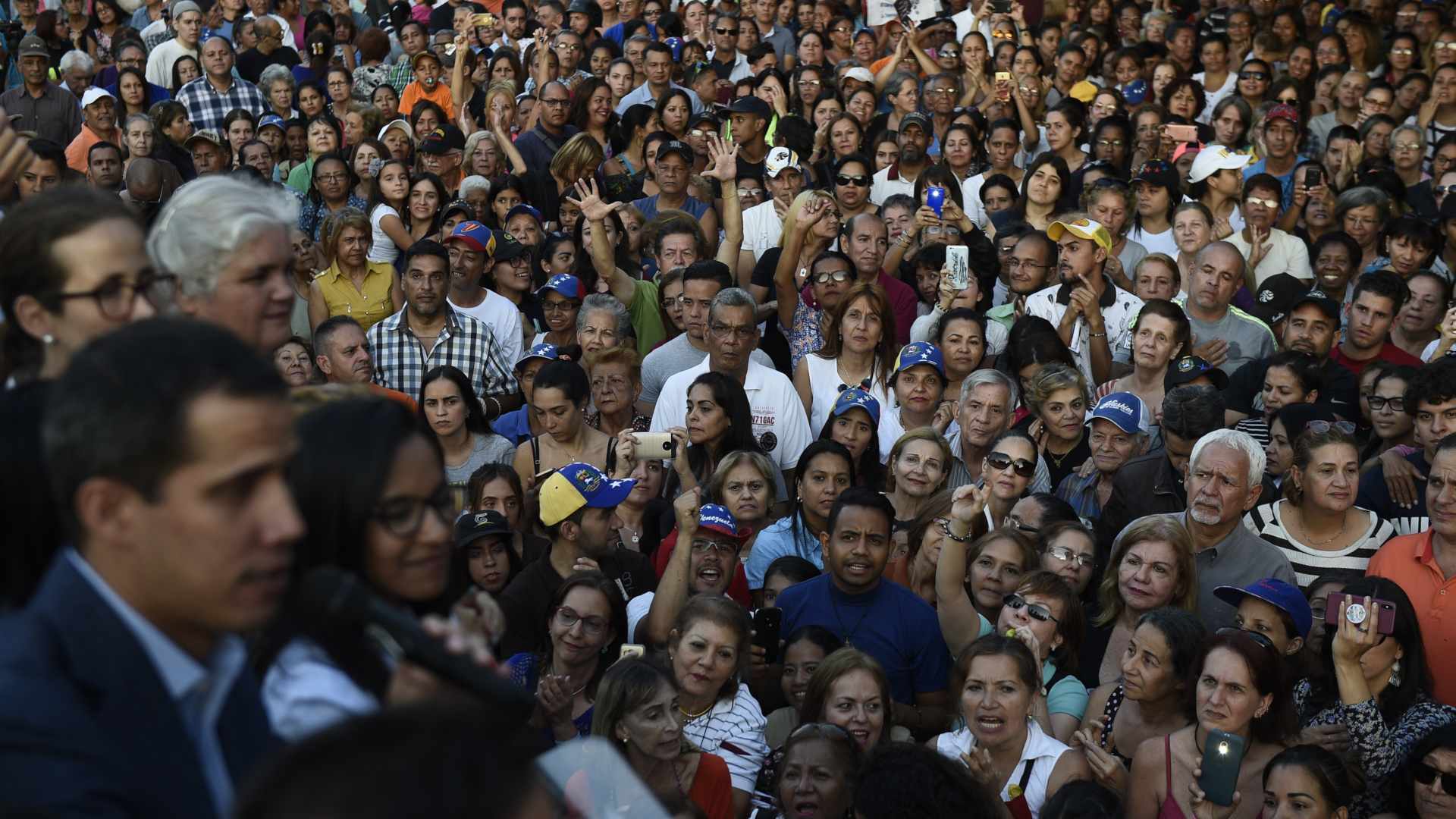 Guaidó presiona a Maduro con protestas en las calles de Venezuela contra los apagones y la escasez