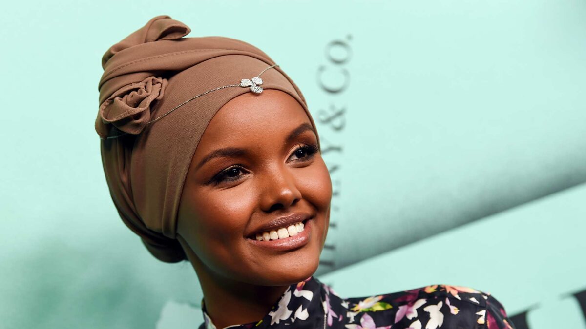 Halima Aden se convierte en la primera modelo que posa en burkini para la revista Sports Illustrated