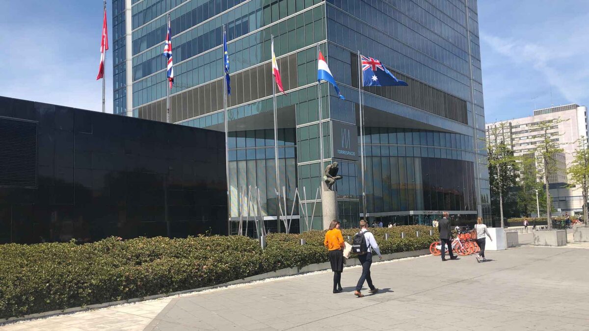 La Policía desaloja Torre Espacio por una amenaza de bomba